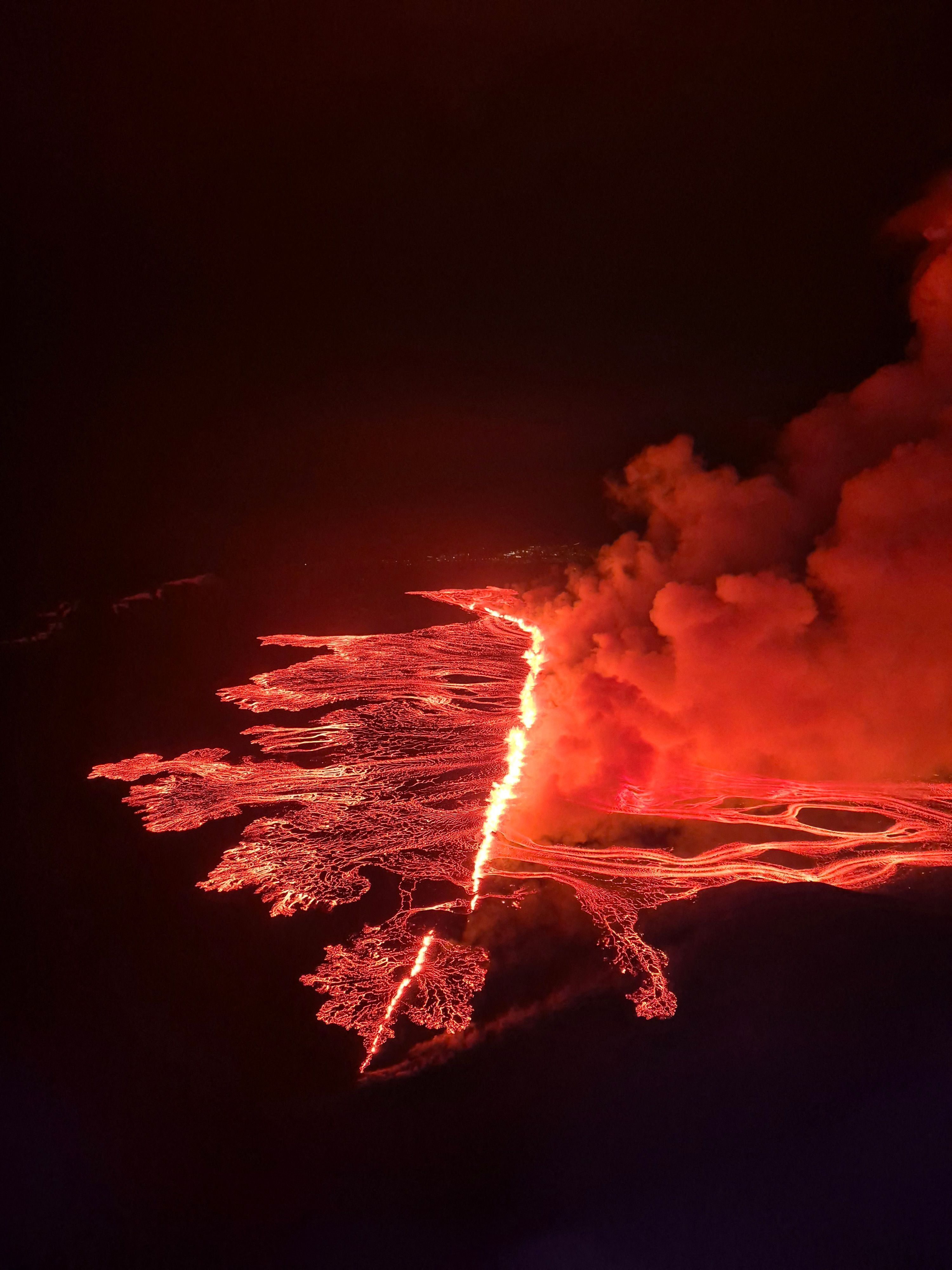 Una nueva erupción de un volcán pone en alerta a Islandia