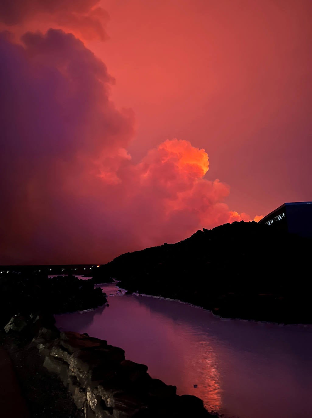 Una nueva erupción de un volcán pone en alerta a Islandia