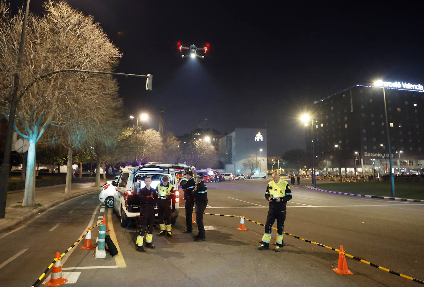 Una noche de patrulla con la Policía Local de Valencia durante las Fallas