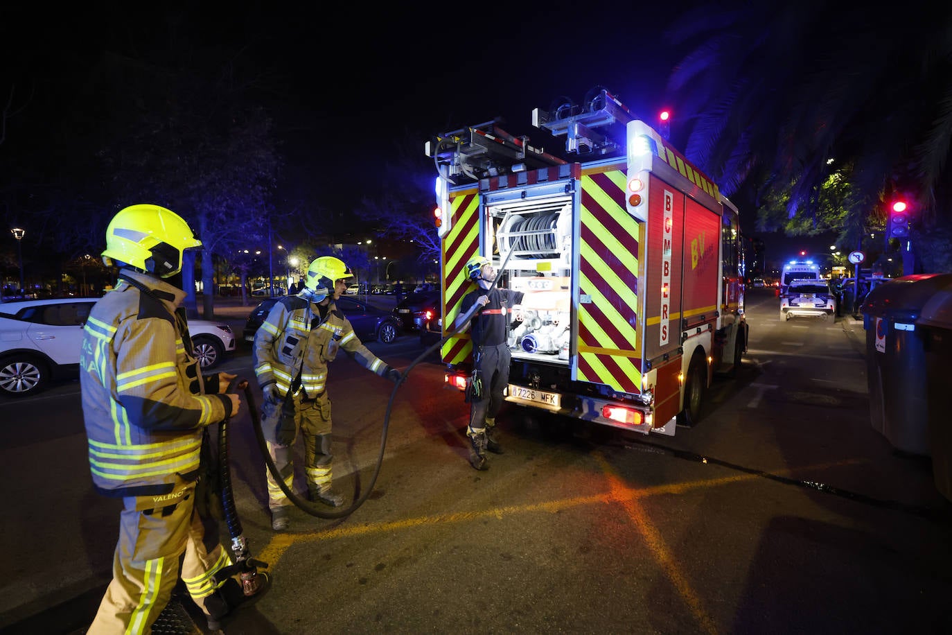 Una noche de patrulla con la Policía Local de Valencia durante las Fallas