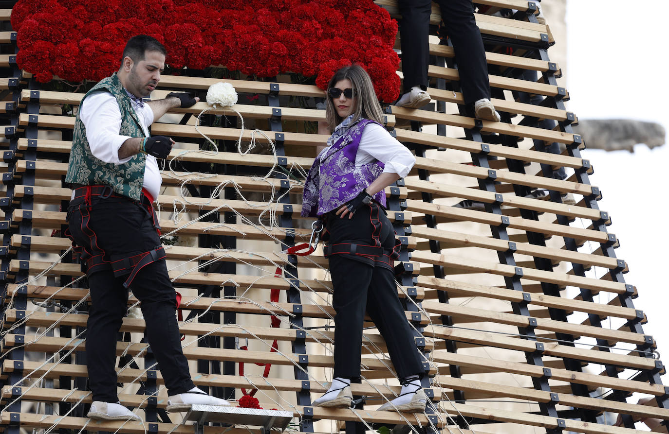 Búscate en la Ofrenda de las Fallas 2024: domingo 17 de marzo