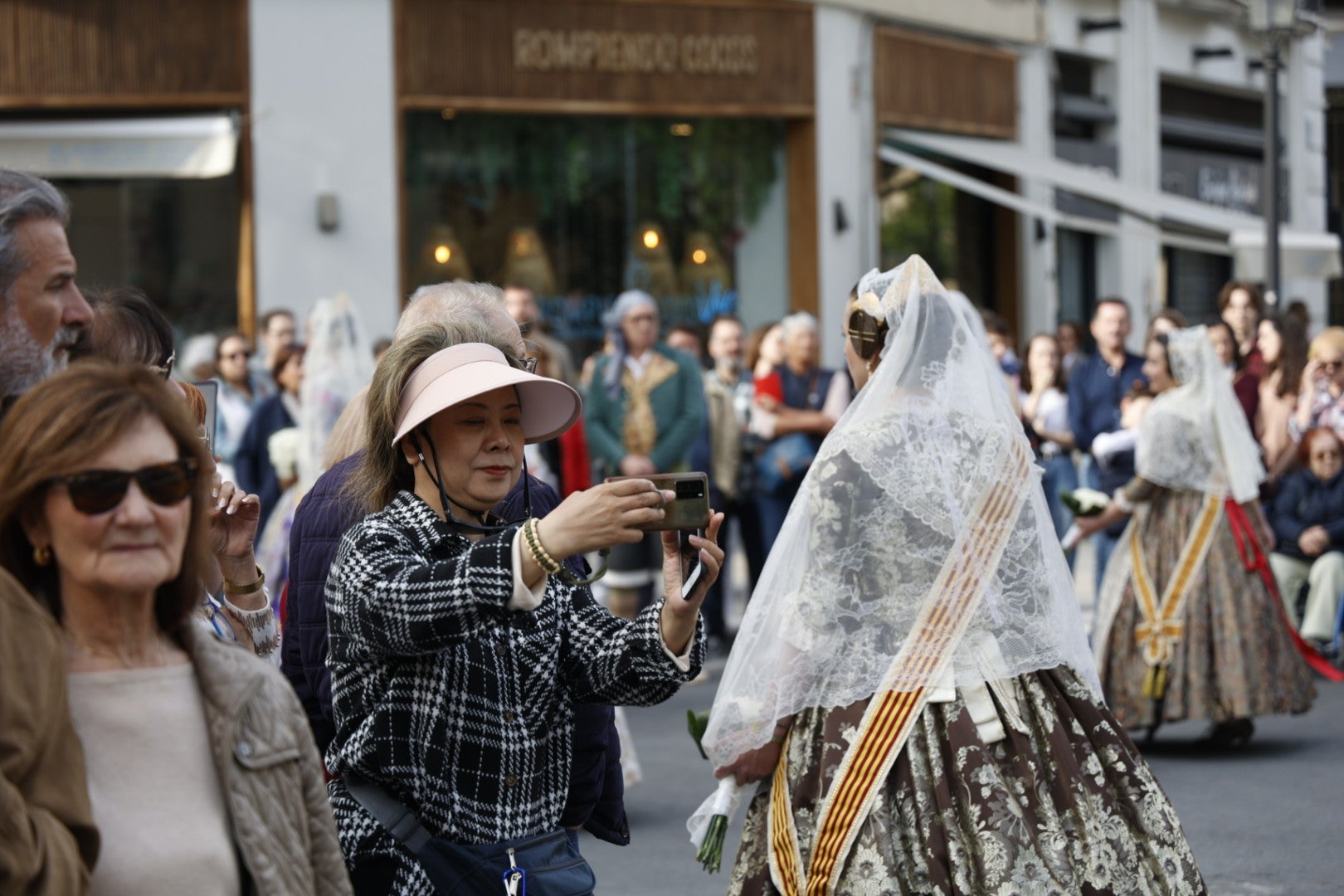 Búscate en la Ofrenda de las Fallas 2024: domingo 17 de marzo