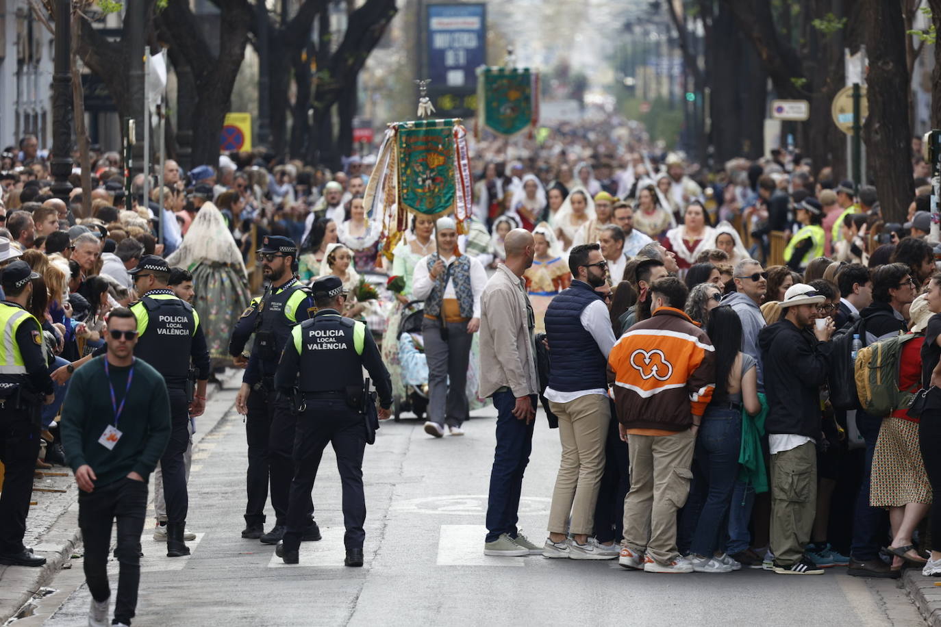 Búscate en la Ofrenda de las Fallas 2024: domingo 17 de marzo