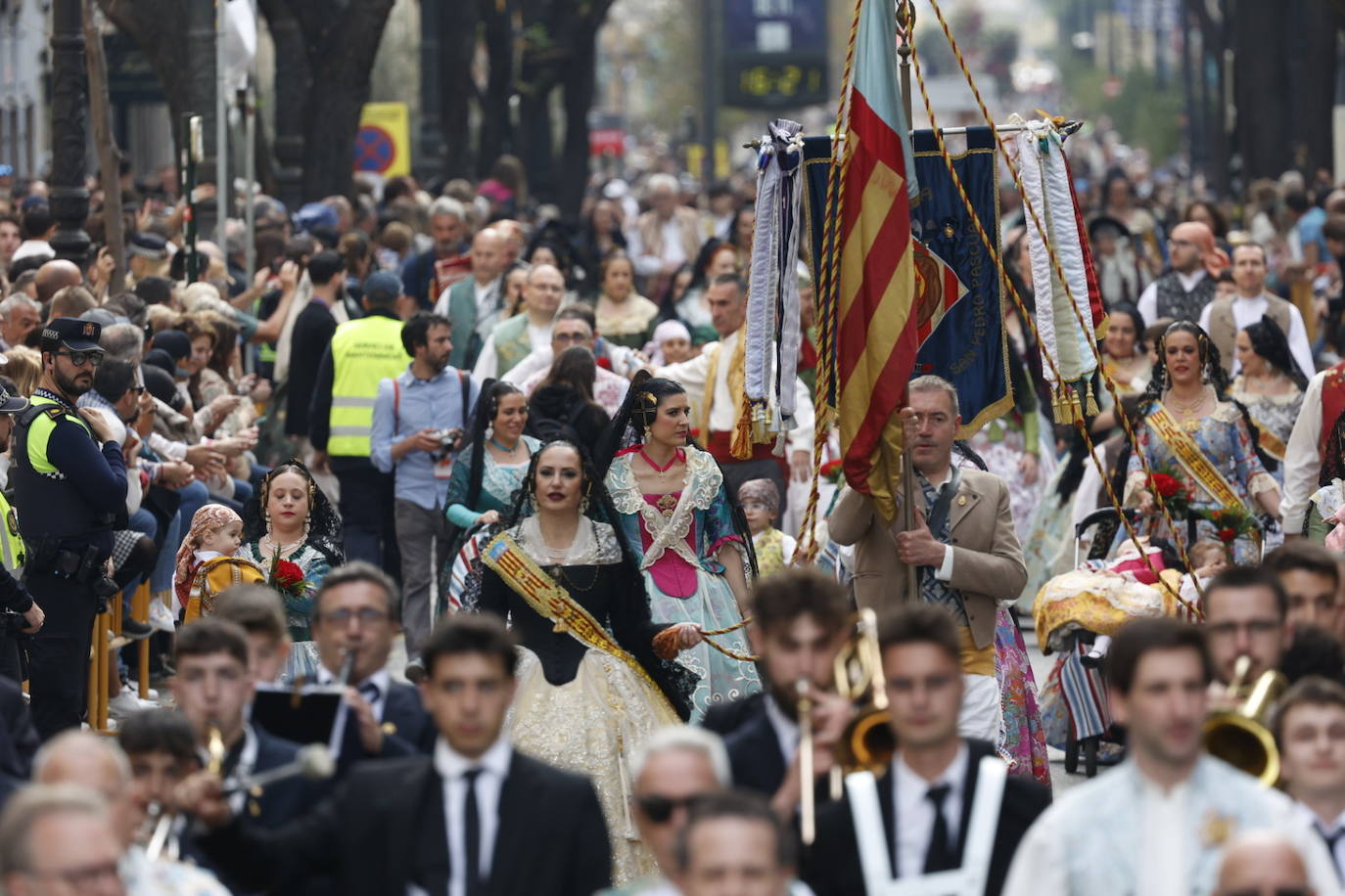 Búscate en la Ofrenda de las Fallas 2024: domingo 17 de marzo