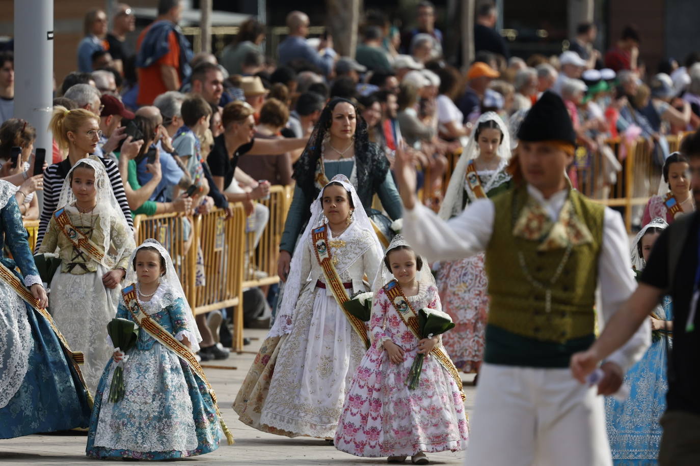 Búscate en la Ofrenda de las Fallas 2024: domingo 17 de marzo