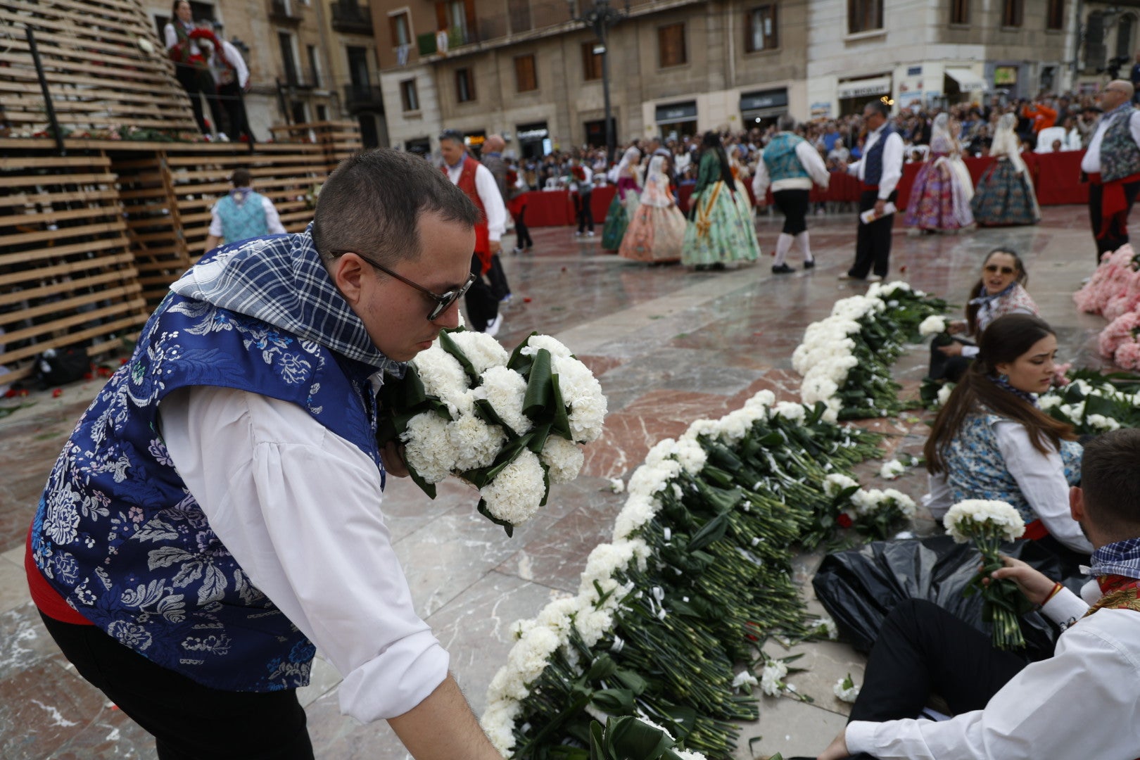 Búscate en la Ofrenda de las Fallas 2024: domingo 17 de marzo