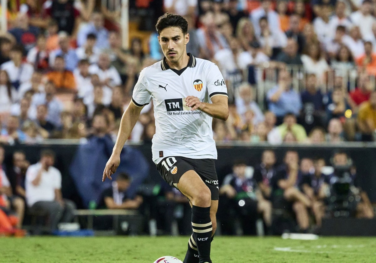 André Almeida, en un partido en Mestalla contra la Real Sociedad.