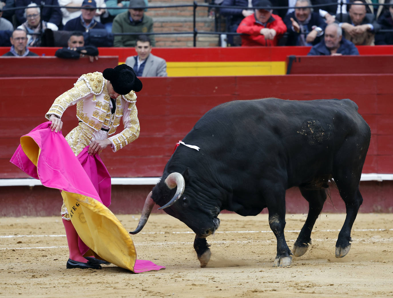 Feria de Fallas: Borja Jiménez, Cayetano y Juan Ortega