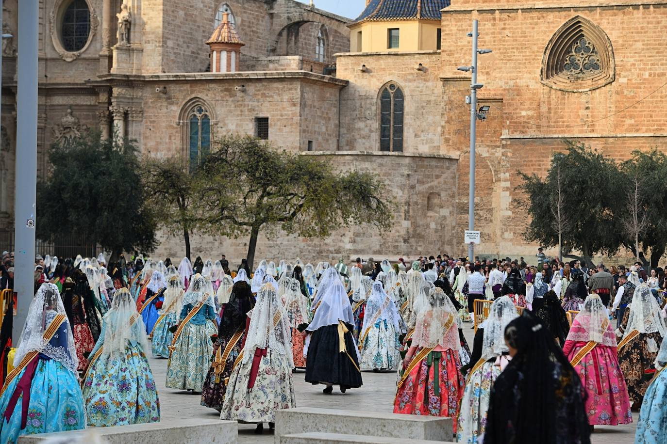 Búscate en la Ofrenda de las Fallas 2024: domingo 17 de marzo