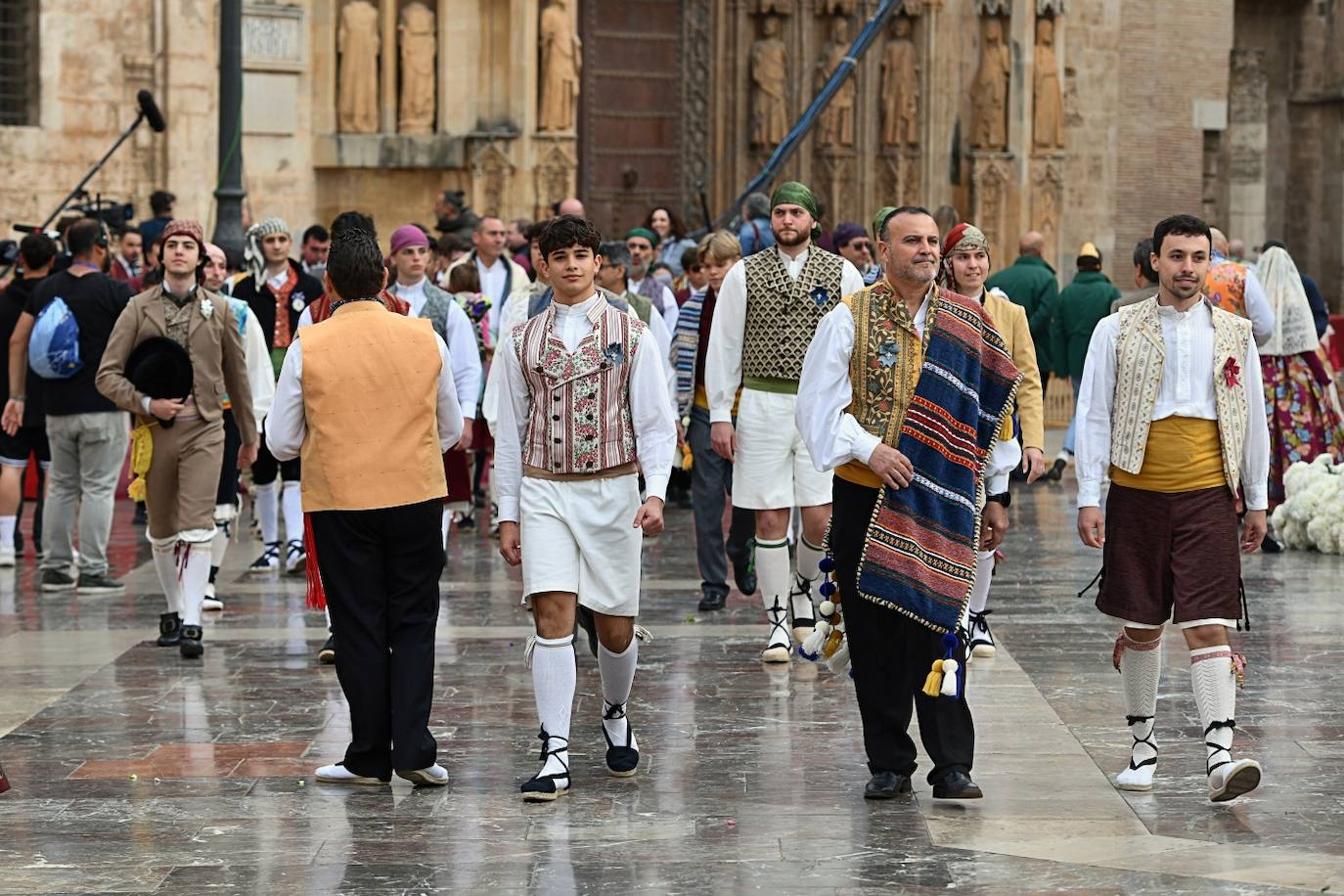 Búscate en la Ofrenda de las Fallas 2024: domingo 17 de marzo