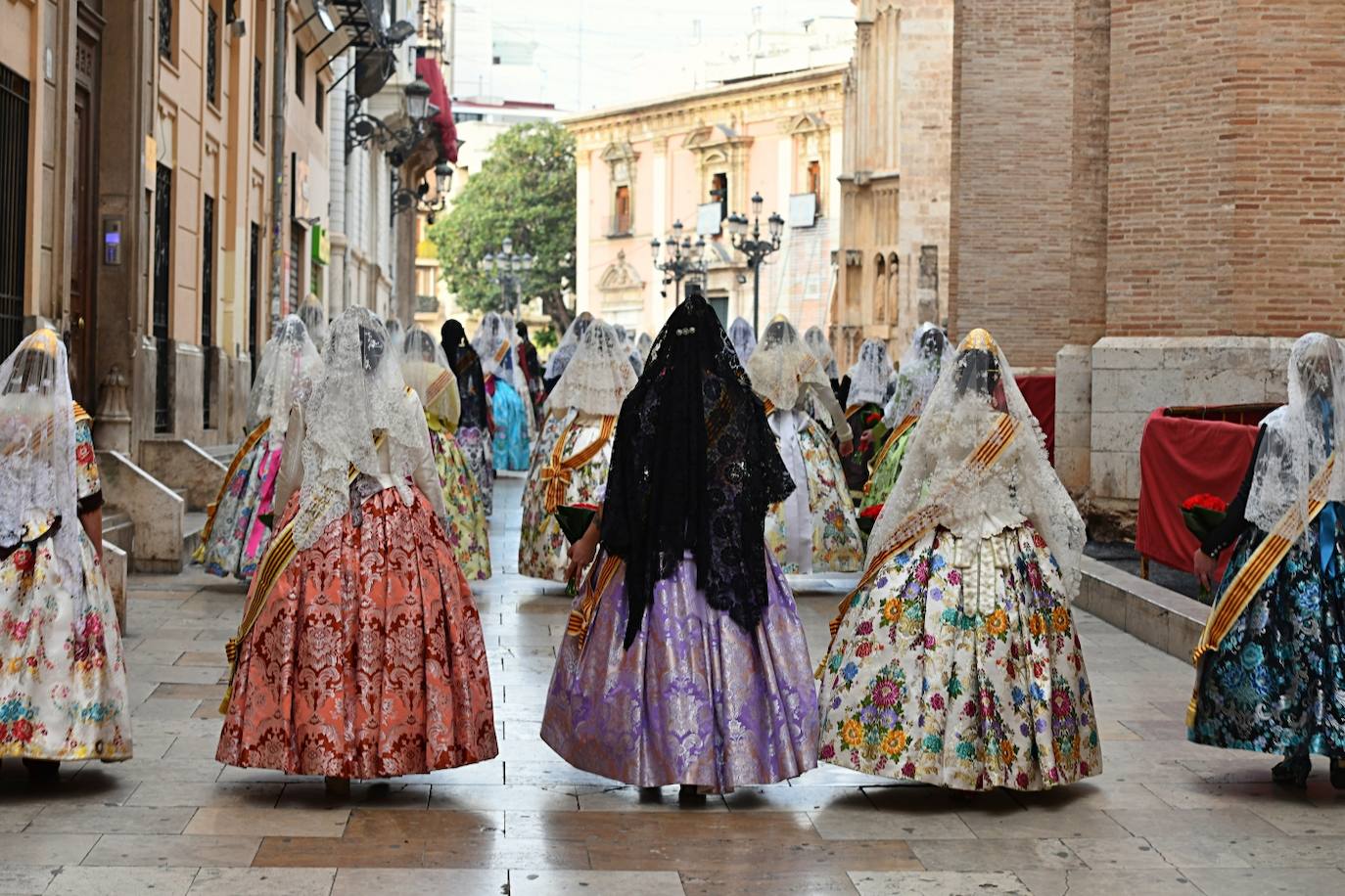 Búscate en la Ofrenda de las Fallas 2024: domingo 17 de marzo