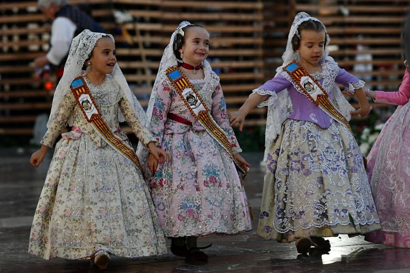 Búscate en la Ofrenda de las Fallas 2024: domingo 17 de marzo