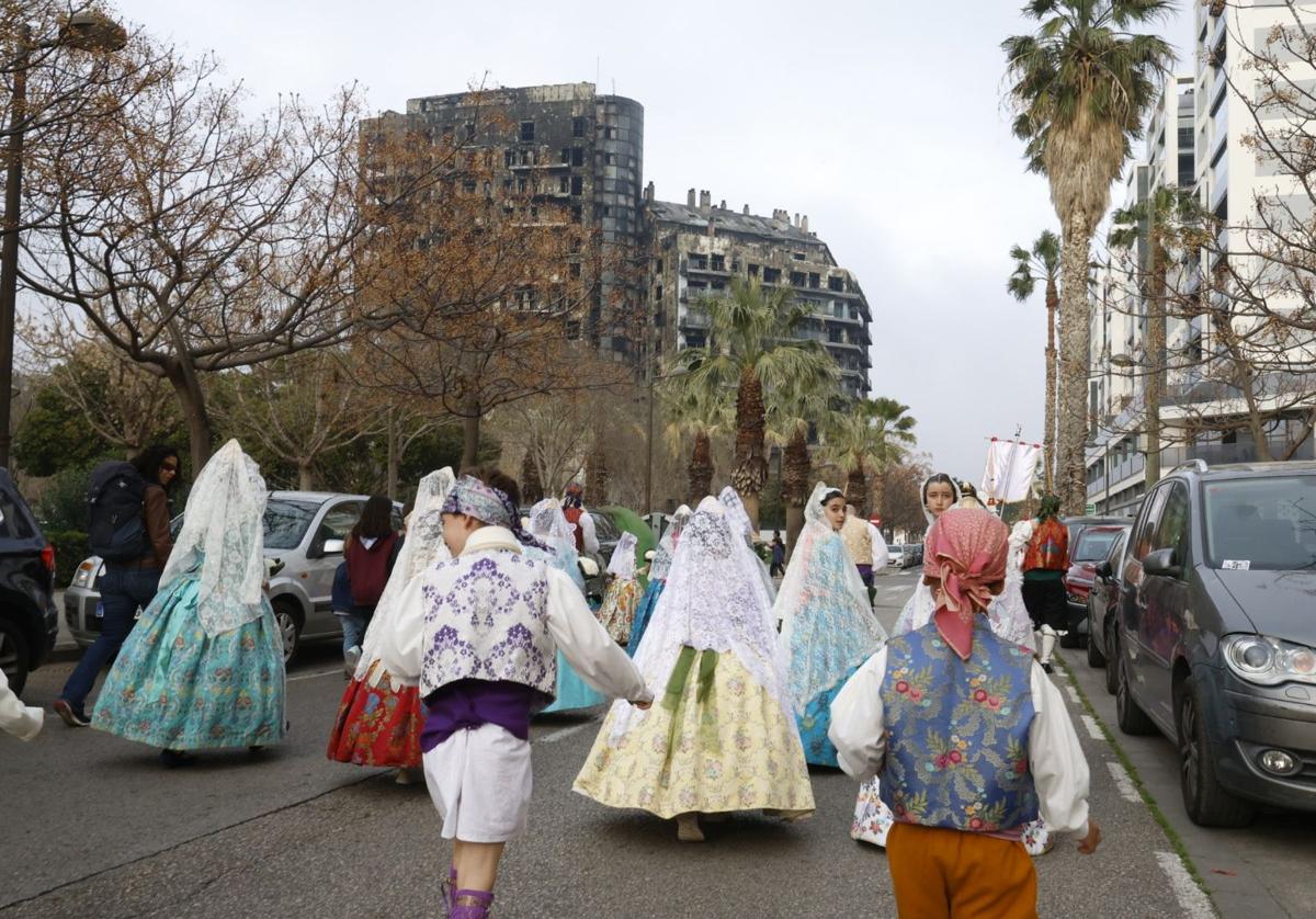 Ofrenda a las víctimas del incendio de Campanar