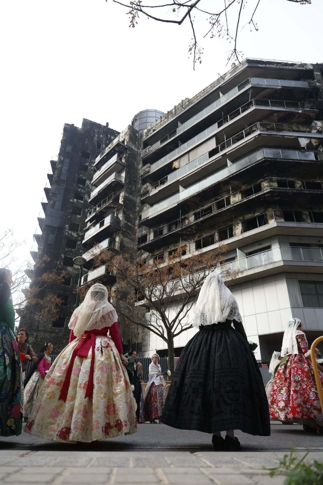 Ofrenda a las víctimas del incendio de Campanar