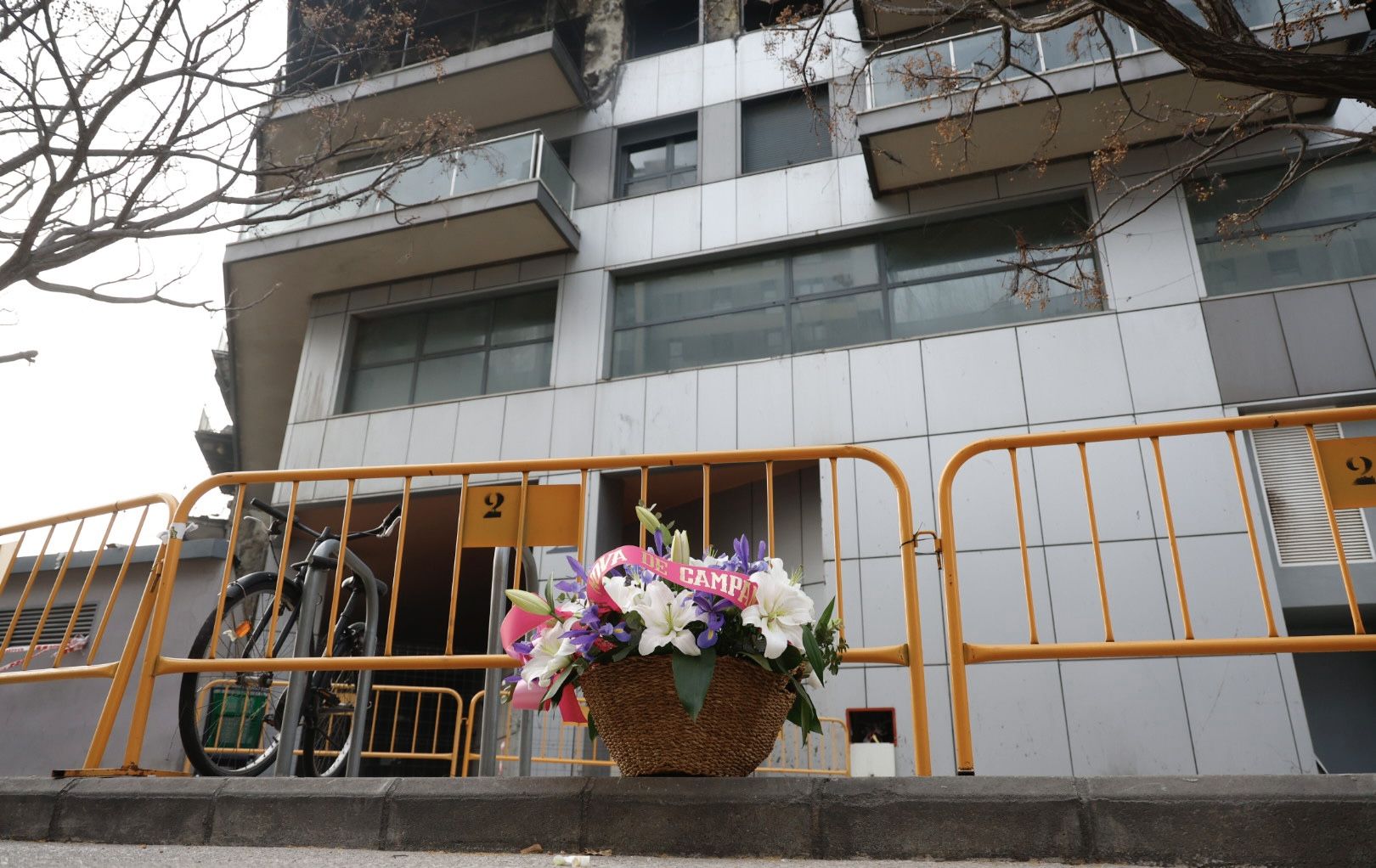 Ofrenda a las víctimas del incendio de Campanar