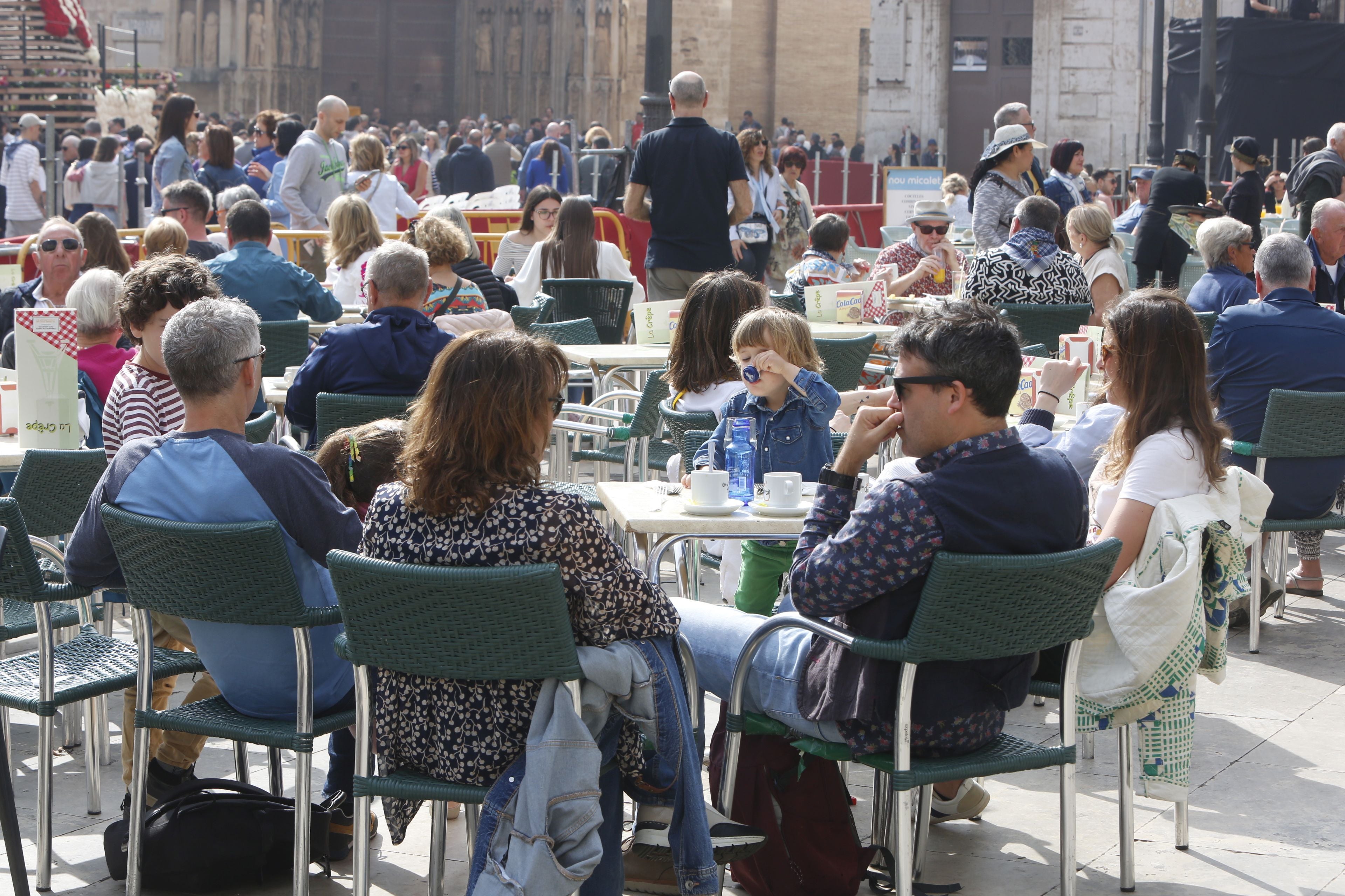 Ambiente en Valencia en el último día de Ofrenda de las Fallas 2024