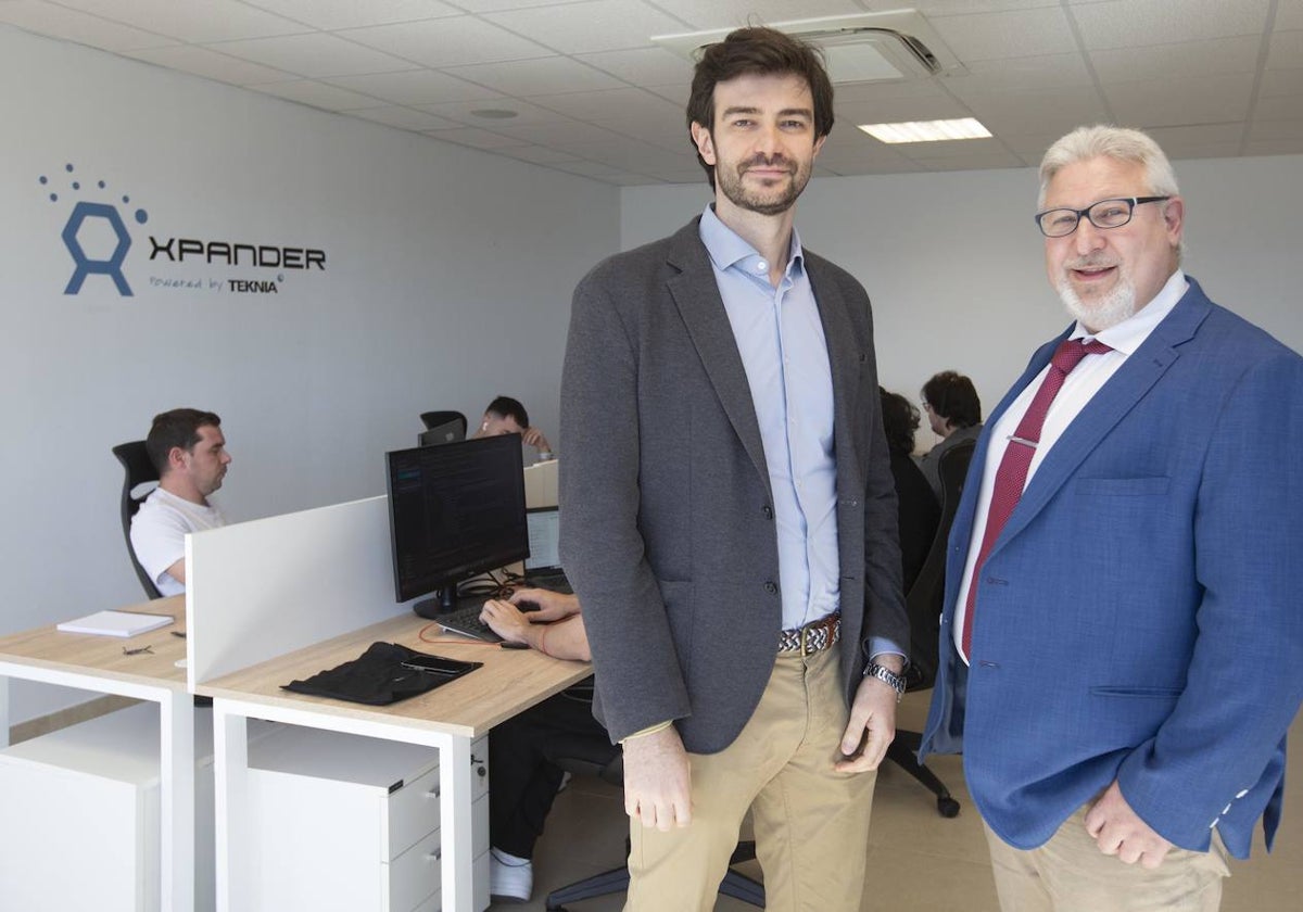 Mario Martín, director de Tecnología y Fabricación Avanzada de Teknia, y Javier Belarte, director de Xpander.