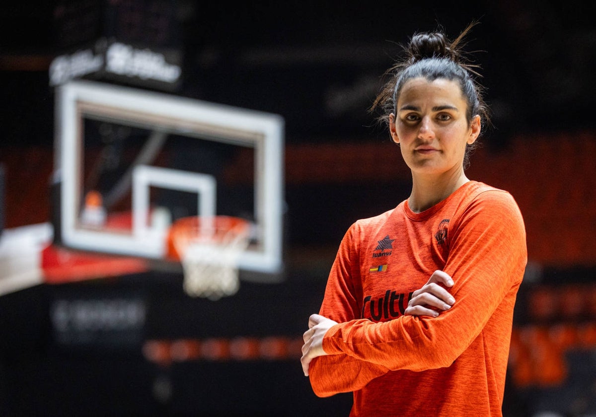 Leticia Romero posa en la Fonteta antes de afrontar la Copa de la Reina.