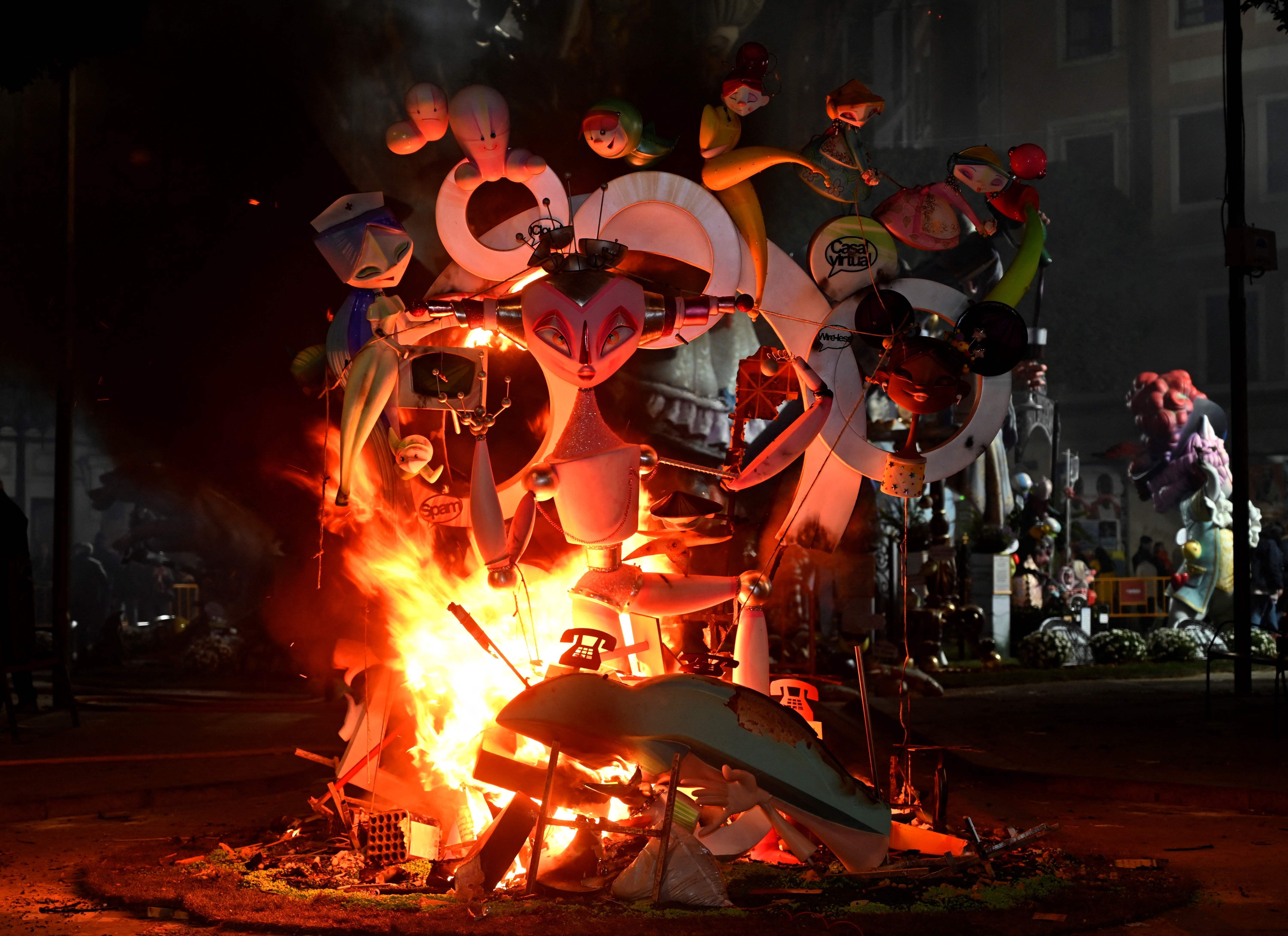 La cremà infantil arranca la noche del fuego