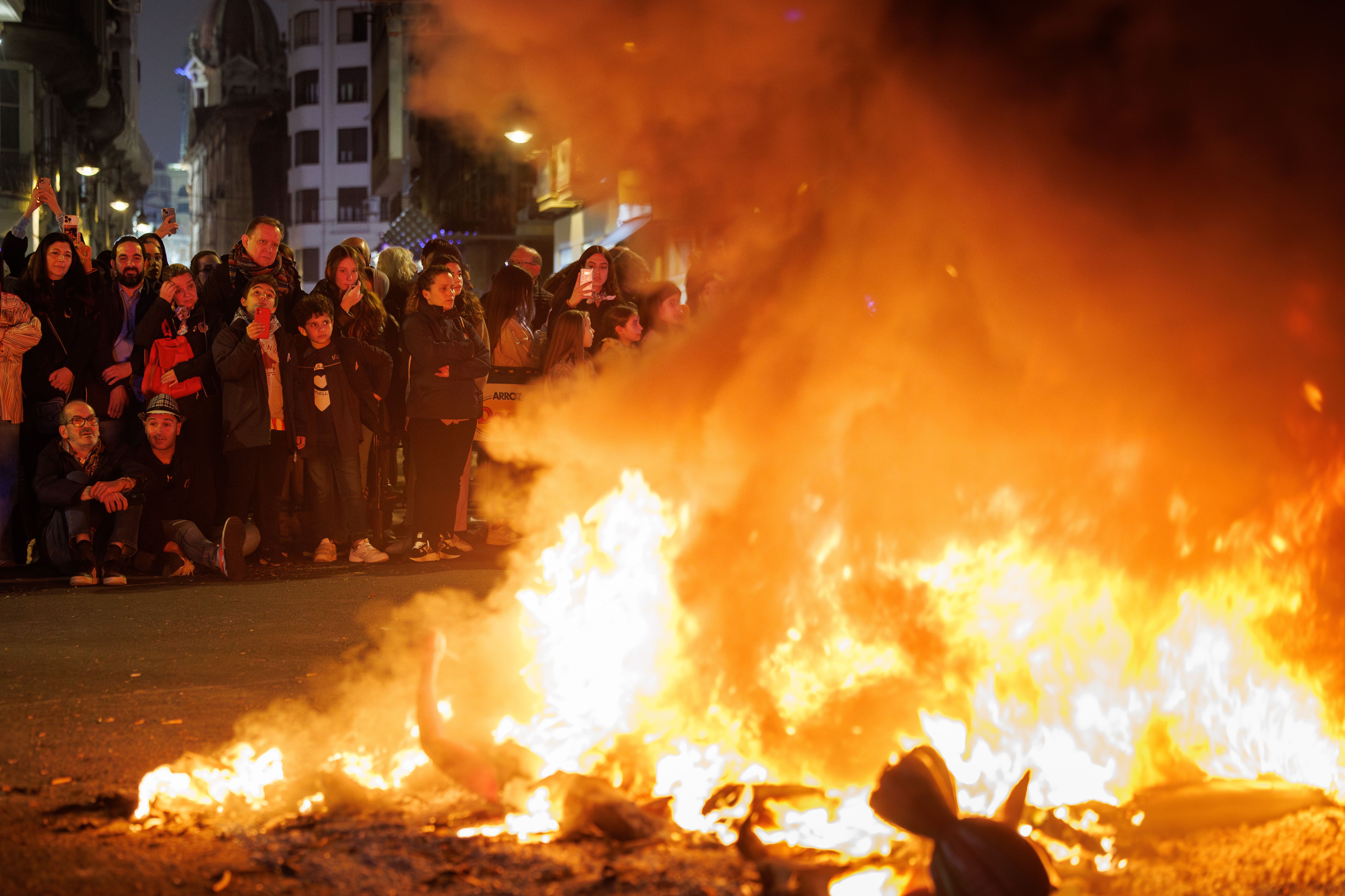 La cremà infantil arranca la noche del fuego