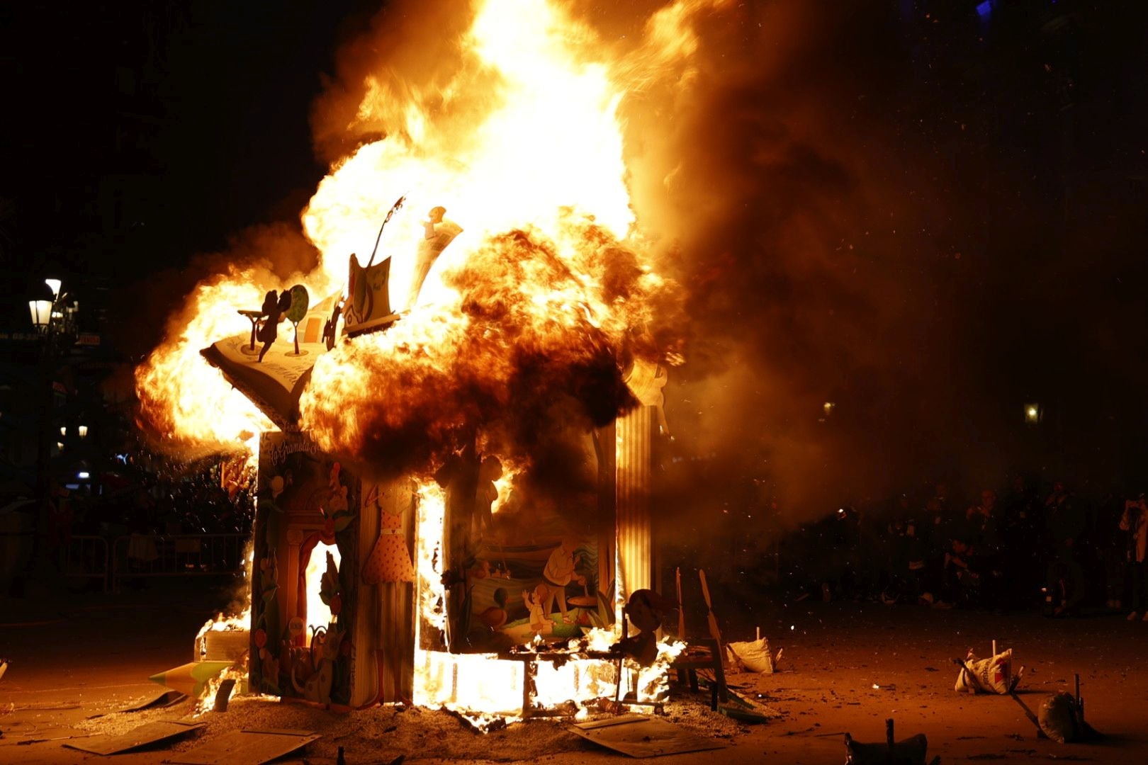 La cremà infantil arranca la noche del fuego