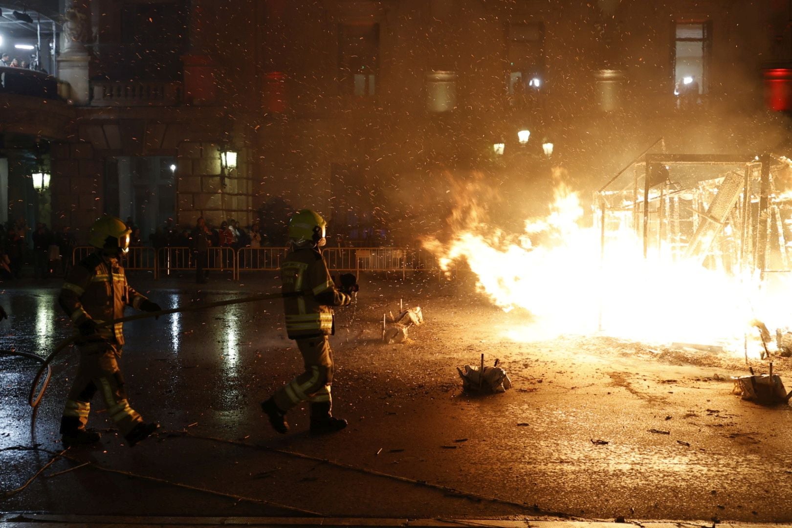 La cremà infantil arranca la noche del fuego