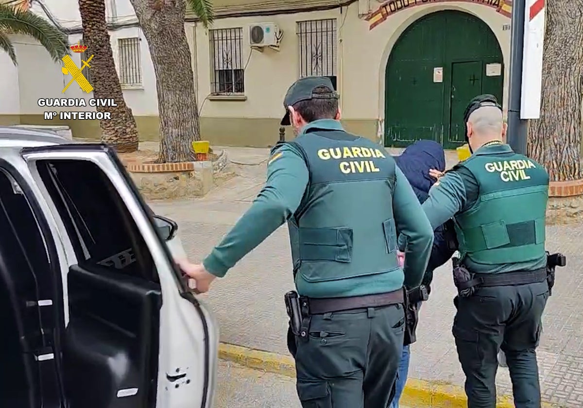 Detención de los sospechosos.