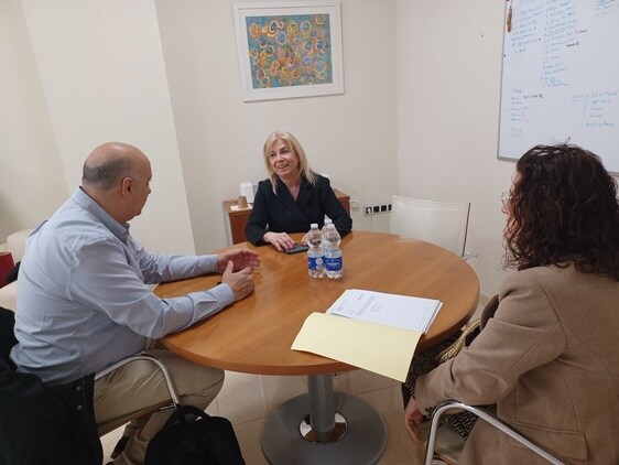 Reunión del alcalde con la directora fenteral del IVASS.