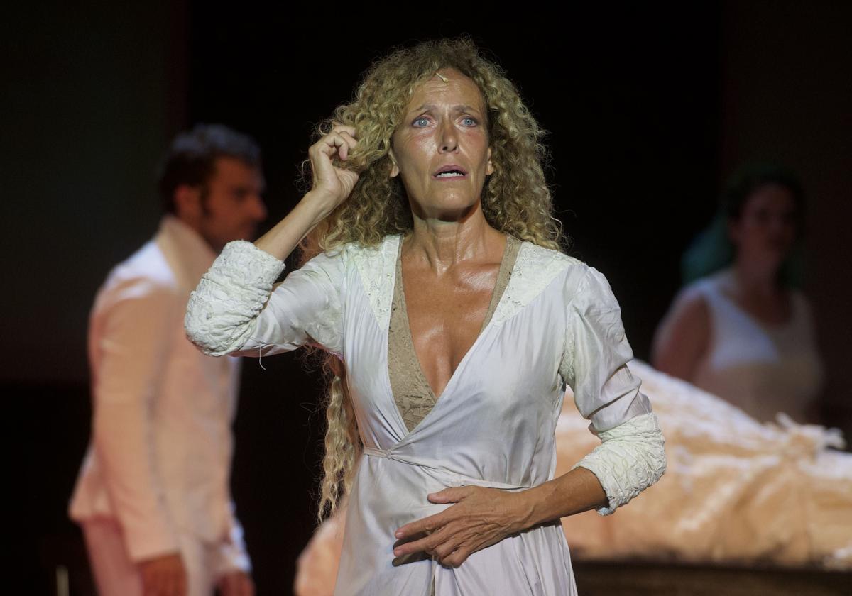 Carmen Conesa, en la obra 'La casa de los Espiritus'.