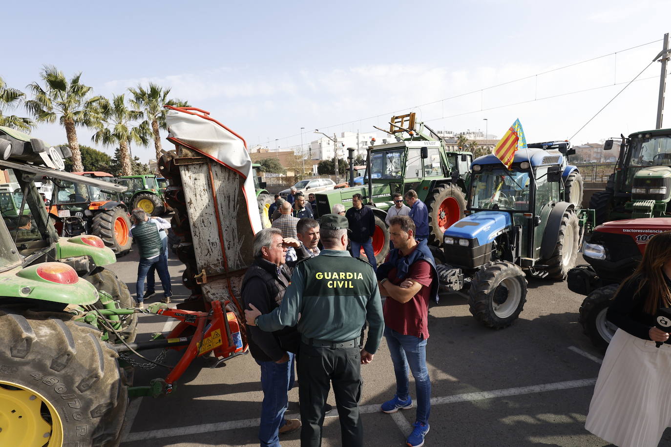 Los agricultores valencianos vuelven a tomar la calle con sus tractores, en imágenes