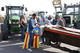 Los agricultores valencianos vuelven a tomar la calle con sus tractores, en imágenes
