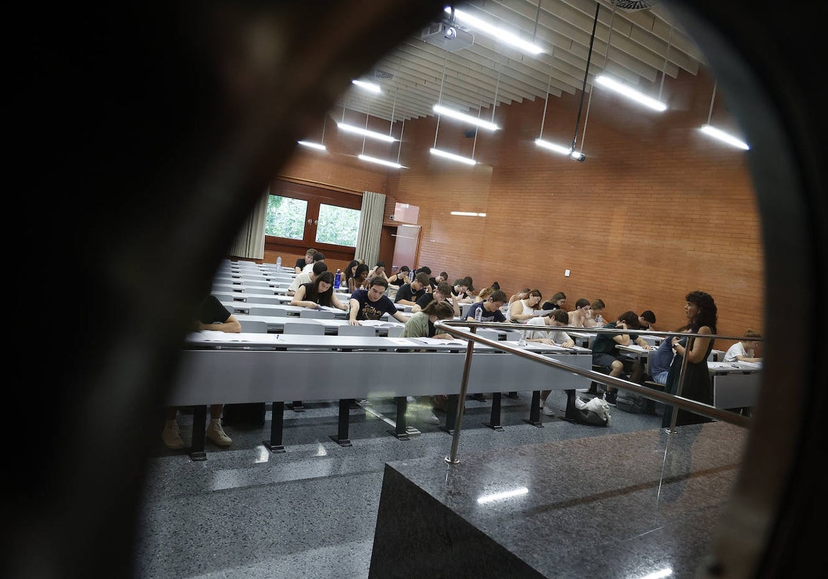 Estudiantes durante un examen de selectividad de la pasada convocatoria.