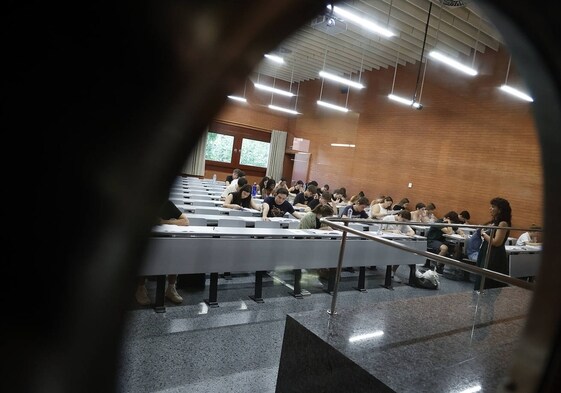 Estudiantes durante un examen de selectividad de la pasada convocatoria.