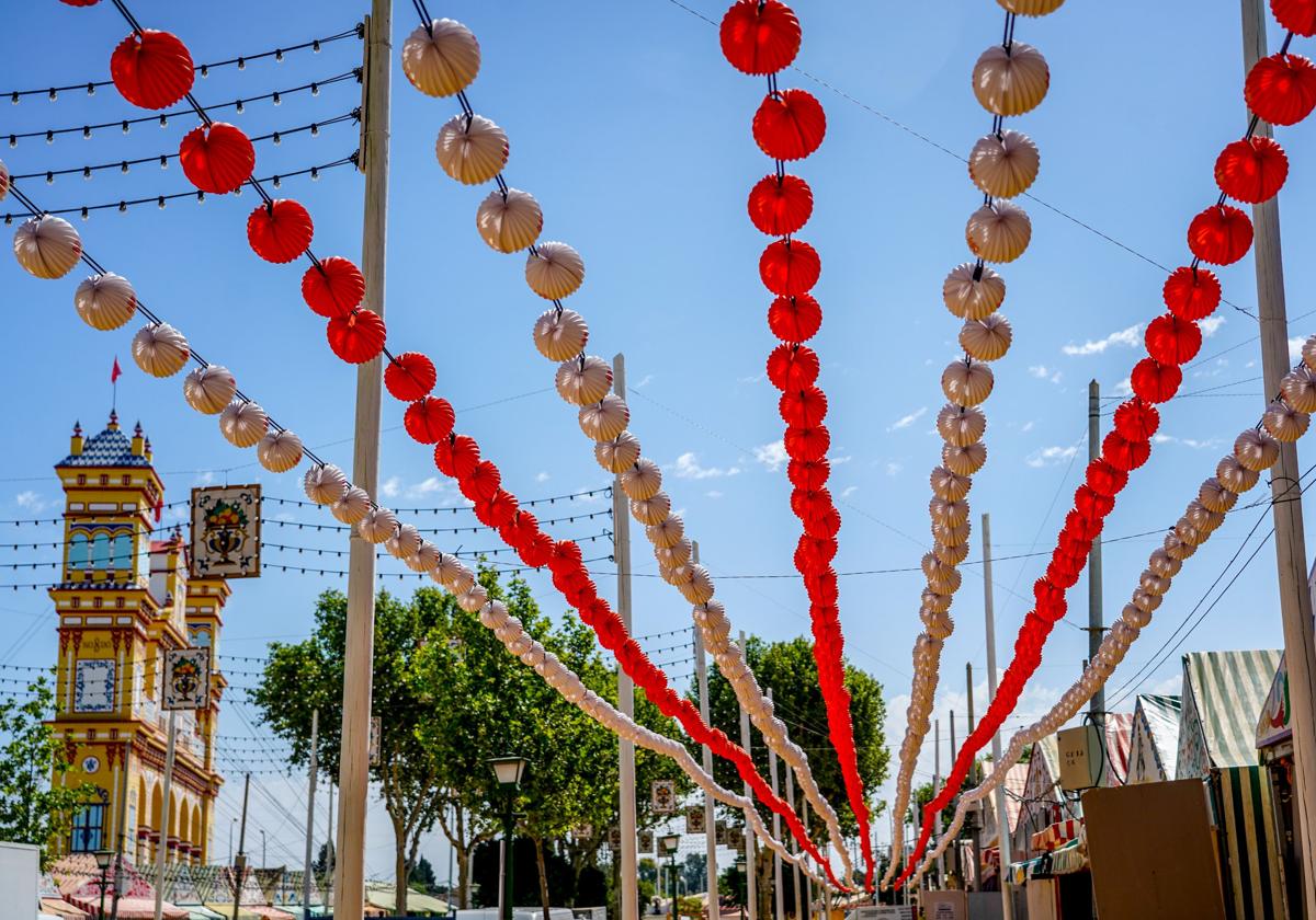 Farolillos en el Real de la Feria de Sevilla, el año pasado.