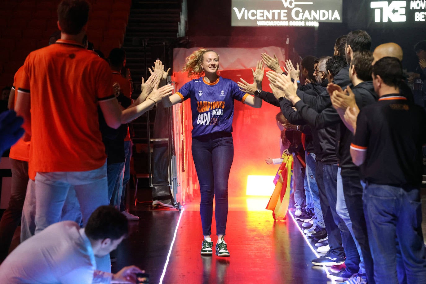 Celebración del Valencia Basket Femenino tras ganar la Copa de la Reina