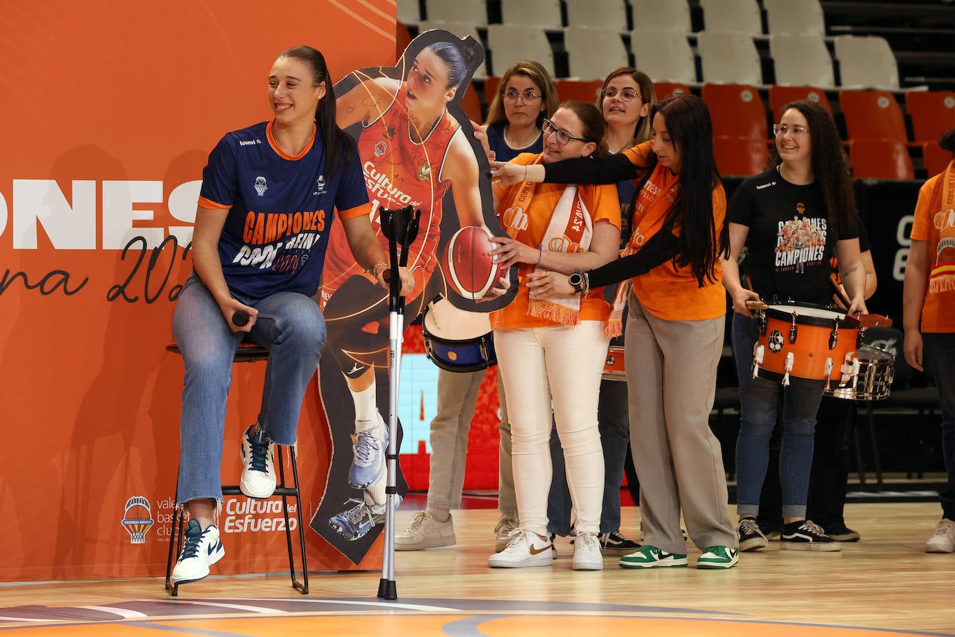 Celebración del Valencia Basket Femenino tras ganar la Copa de la Reina