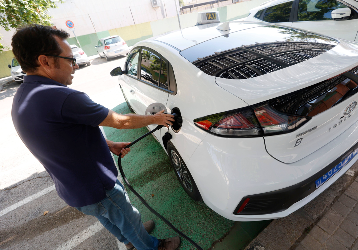 El aviso de la OCU para antes de comprar un coche eléctrico de segunda mano
