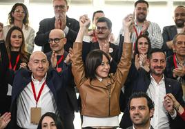 La nueva secretaria general de los socialistas valencianos la ministra de Ciencia, Innovación y Universidades Diana Morant, junto a Alejandro Soler y Carlos Fernández Bielsa en el congreso celebrado este domingo.