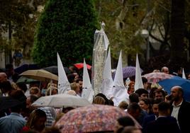 La lluvia, protagonista en Sevilla esta Semana Santa.