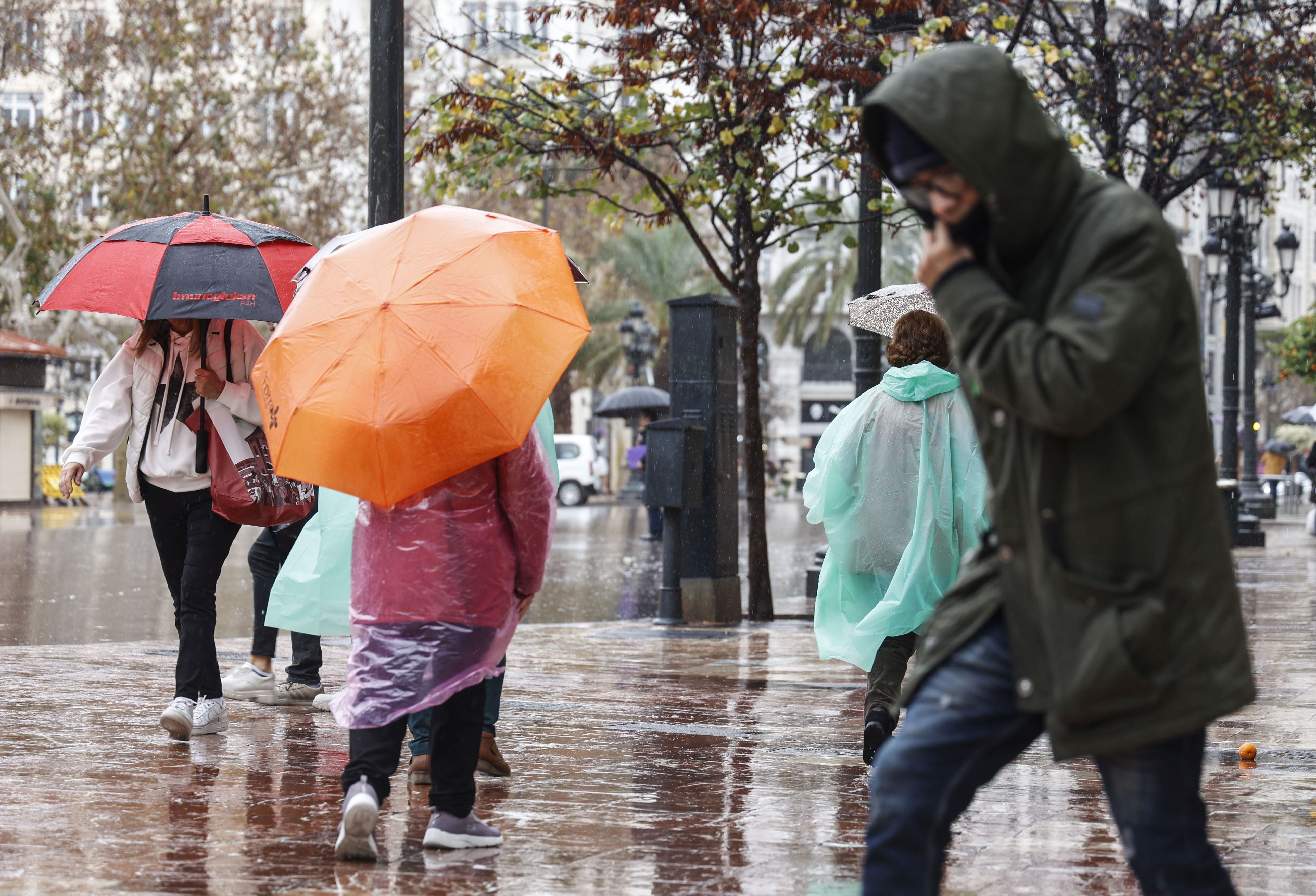 LLuvia y bajas temperaturas en Valencia en una imagen de archivo.