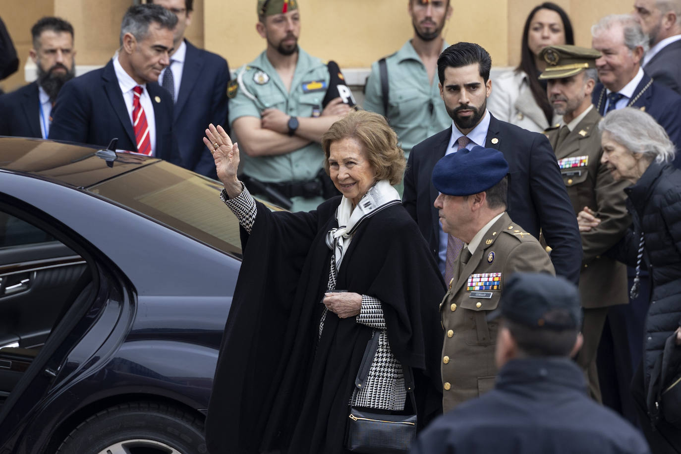 La Reina Sofía, Almeida y Antonio Banderas acuden al Traslado del Cristo de Mena