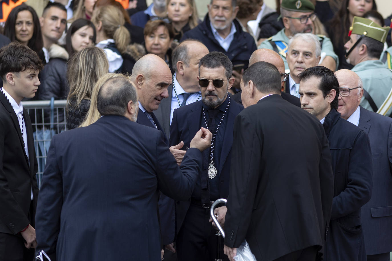 La Reina Sofía, Almeida y Antonio Banderas acuden al Traslado del Cristo de Mena