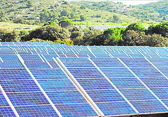 Una planta fotovoltaica instalada en la Comunitat en una imagen de archivo.
