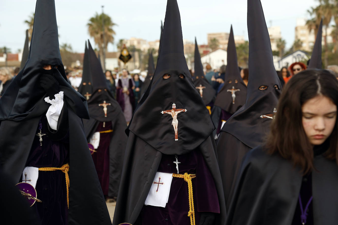 Encuentro de los Cristos y visita a la playa del Cabanyal, en imágenes