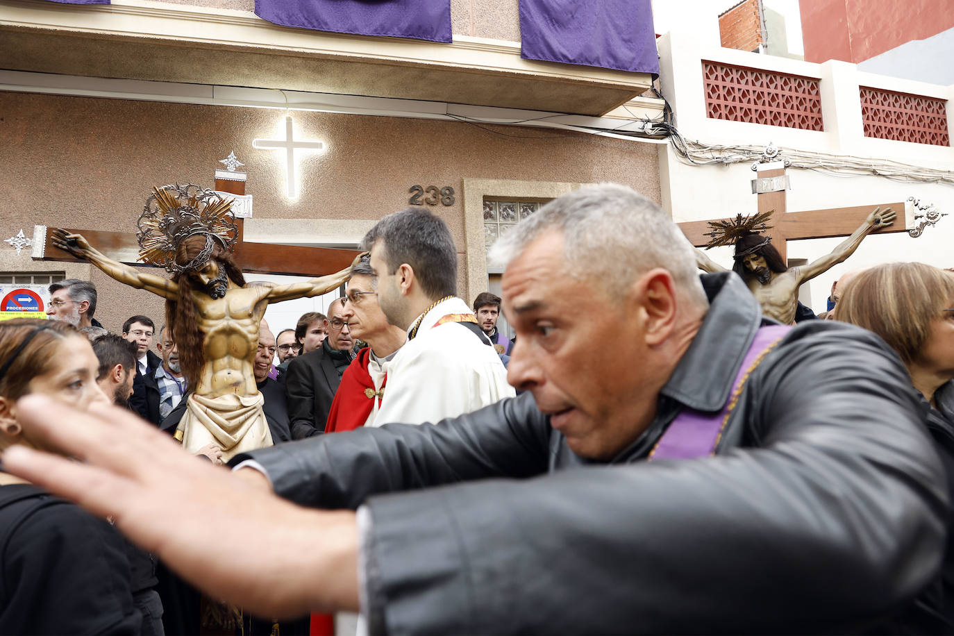 Encuentro de los Cristos y visita a la playa del Cabanyal, en imágenes