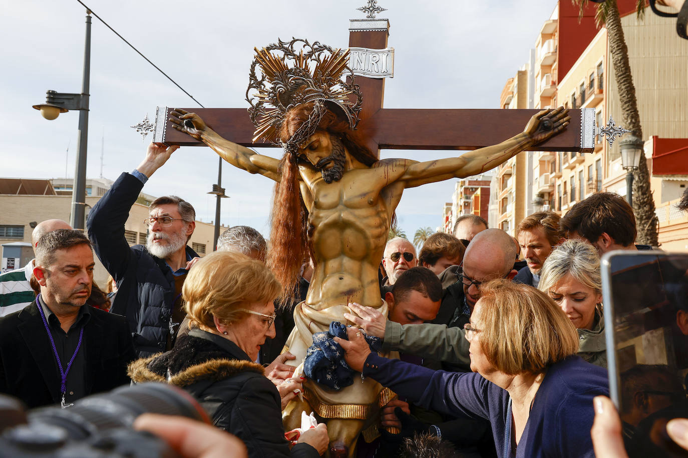 Encuentro de los Cristos y visita a la playa del Cabanyal, en imágenes