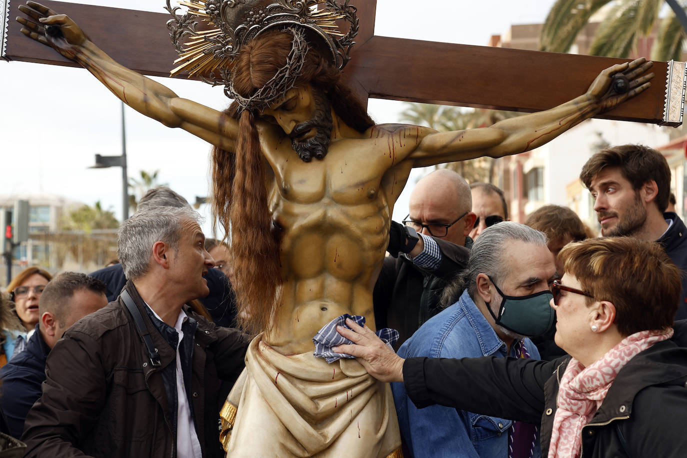 Encuentro de los Cristos y visita a la playa del Cabanyal, en imágenes