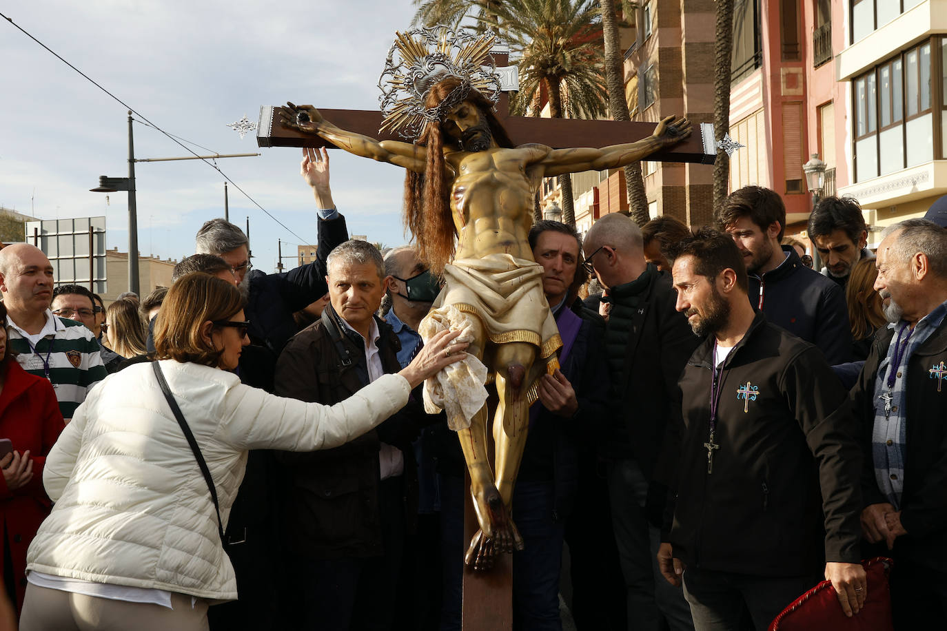 Encuentro de los Cristos y visita a la playa del Cabanyal, en imágenes