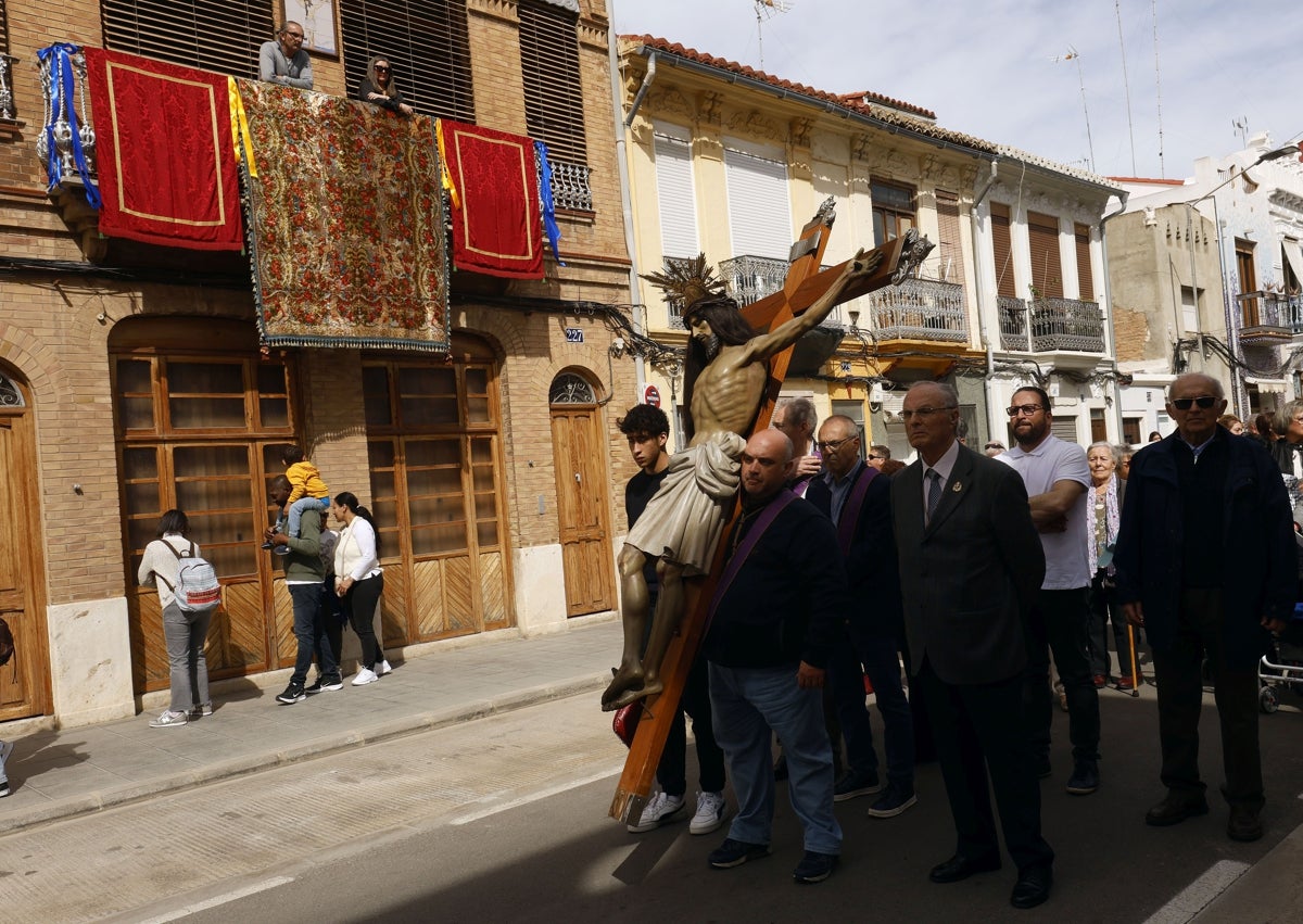 Imagen secundaria 1 - Vía Crucis con el cristo del Salvador y del Amparo. 