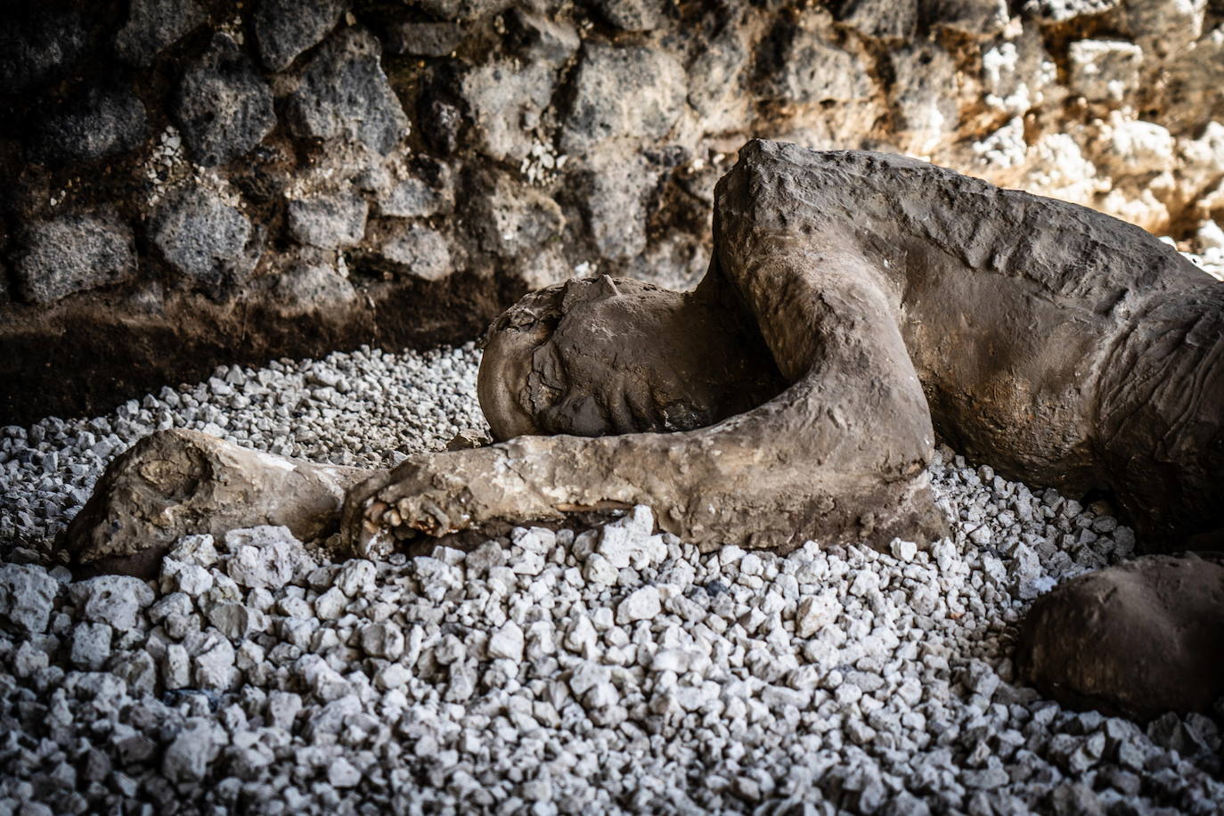 Pompeya expone réplicas de yeso de los fallecidos en la erupción del Vesubio